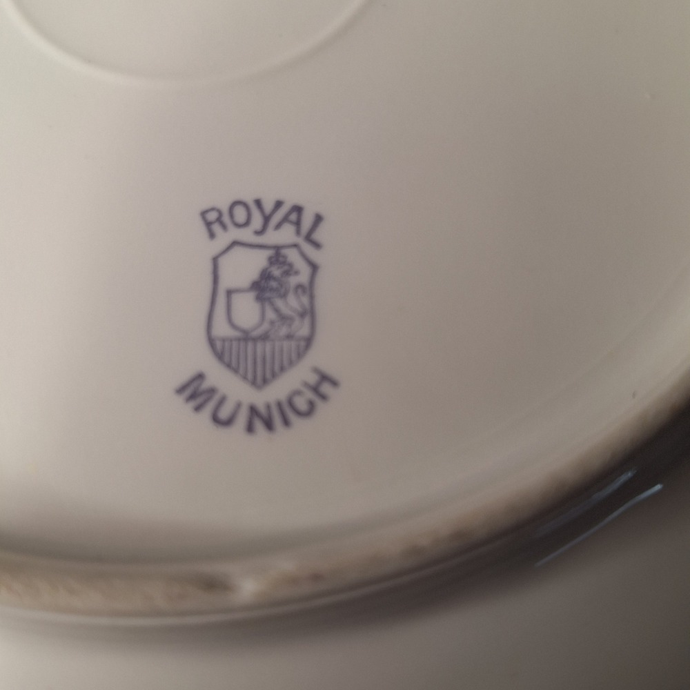 Vintage Royal Munich Bavaria Porcelain Plate Hand Painted Pink Roses Gold Rim - Picture 4 of 8